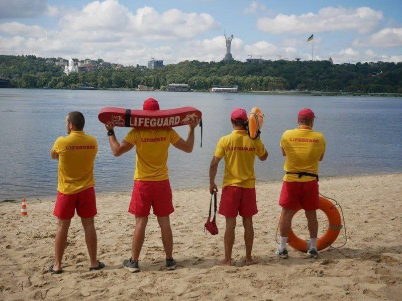 You can’t swim, but there will be lifeguards: Kyiv beaches will be equipped with rescue posts. 